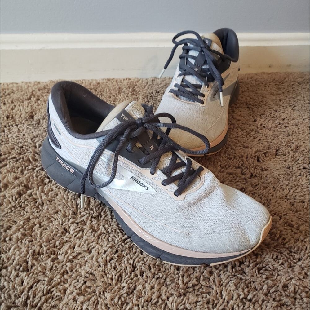 Brooks trace 2 womens road running shoe lace up sneaker pink grey 9.5